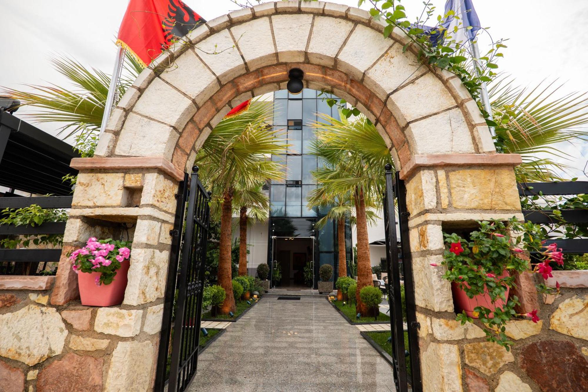 Hotel Eagle Ксамил Экстерьер фото